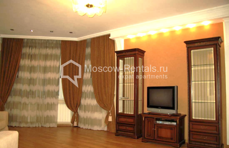 Photo #3 3-room (2 BR) apartment for <a href="http://moscow-rentals.ru/en/articles/long-term-rent" target="_blank">a long-term</a> rent
 in Russia, Moscow, Udaltsova str, 27