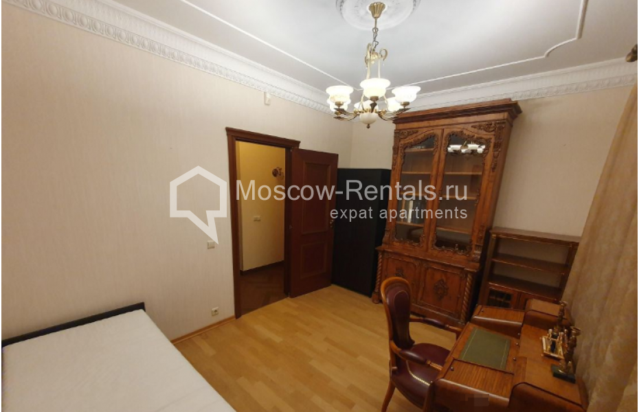 Photo #2 3-room (2 BR) apartment for <a href="http://moscow-rentals.ru/en/articles/long-term-rent" target="_blank">a long-term</a> rent
 in Russia, Moscow, Molodogvardeiskaya str, 4