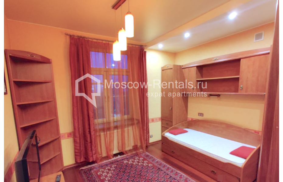 Photo #6 3-room (2 BR) apartment for <a href="http://moscow-rentals.ru/en/articles/long-term-rent" target="_blank">a long-term</a> rent
 in Russia, Moscow, Denezhnyi lane, 8-10