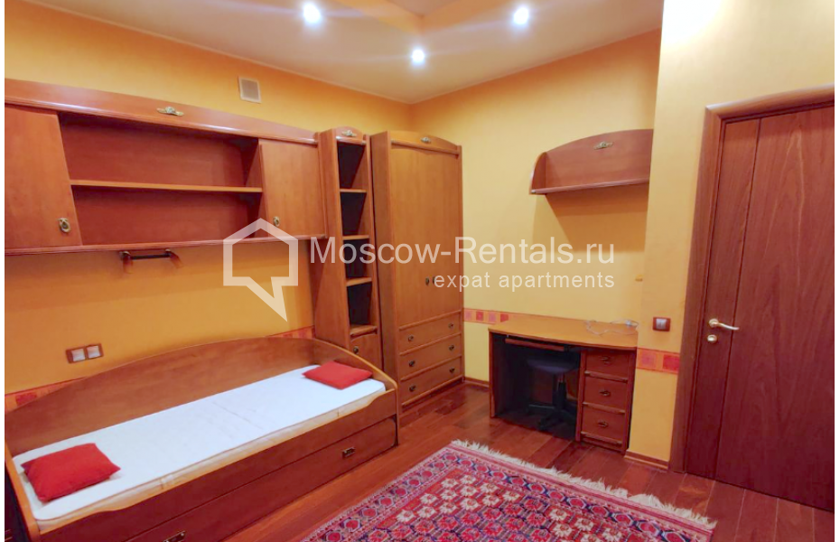 Photo #7 3-room (2 BR) apartment for <a href="http://moscow-rentals.ru/en/articles/long-term-rent" target="_blank">a long-term</a> rent
 in Russia, Moscow, Denezhnyi lane, 8-10