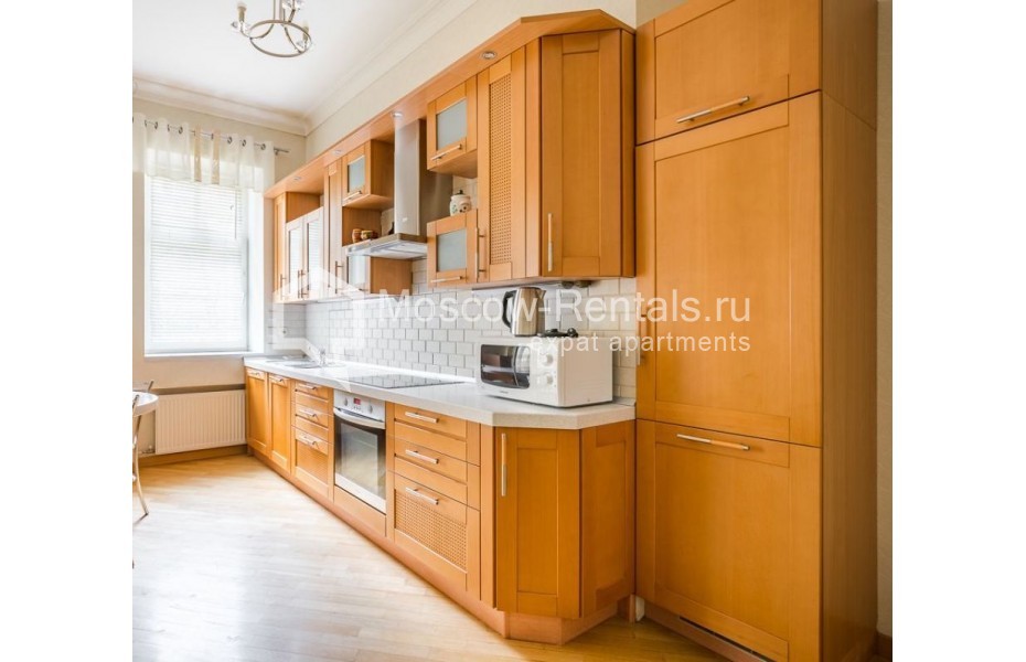 Photo #6 3-room (2 BR) apartment for <a href="http://moscow-rentals.ru/en/articles/long-term-rent" target="_blank">a long-term</a> rent
 in Russia, Moscow, Sivtesv Vrazhek lane, 14