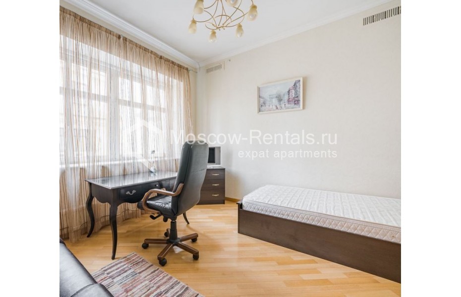 Photo #8 3-room (2 BR) apartment for <a href="http://moscow-rentals.ru/en/articles/long-term-rent" target="_blank">a long-term</a> rent
 in Russia, Moscow, Sivtesv Vrazhek lane, 14