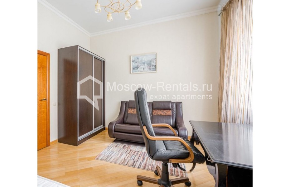 Photo #10 3-room (2 BR) apartment for <a href="http://moscow-rentals.ru/en/articles/long-term-rent" target="_blank">a long-term</a> rent
 in Russia, Moscow, Sivtesv Vrazhek lane, 14