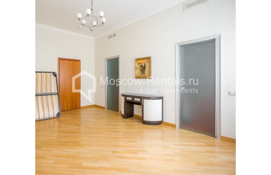 Photo #12 3-room (2 BR) apartment for <a href="http://moscow-rentals.ru/en/articles/long-term-rent" target="_blank">a long-term</a> rent
 in Russia, Moscow, Sivtesv Vrazhek lane, 14