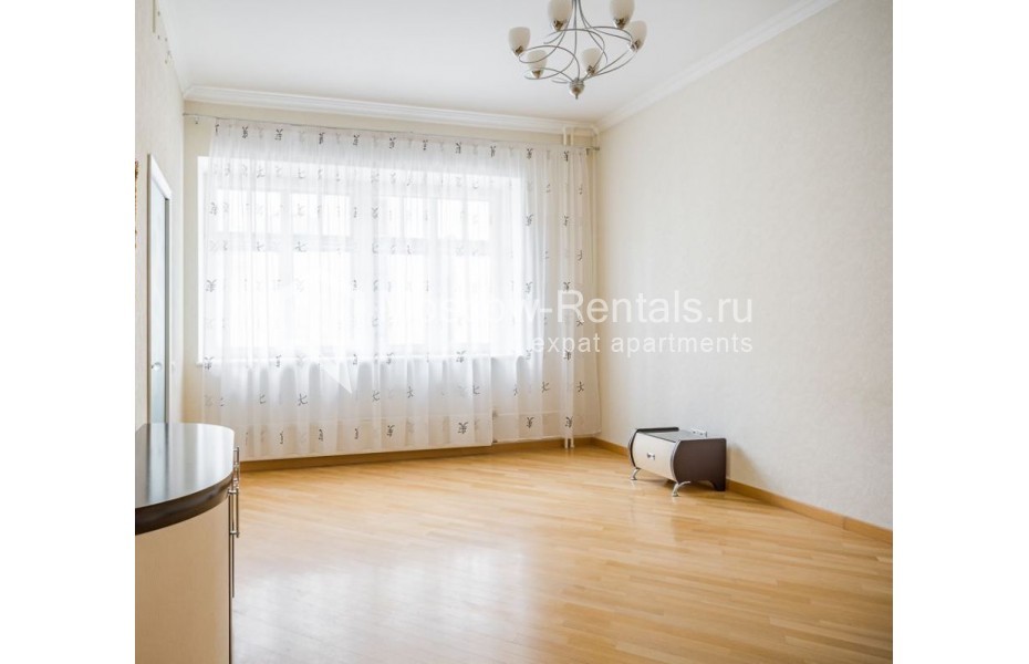 Photo #11 3-room (2 BR) apartment for <a href="http://moscow-rentals.ru/en/articles/long-term-rent" target="_blank">a long-term</a> rent
 in Russia, Moscow, Sivtesv Vrazhek lane, 14