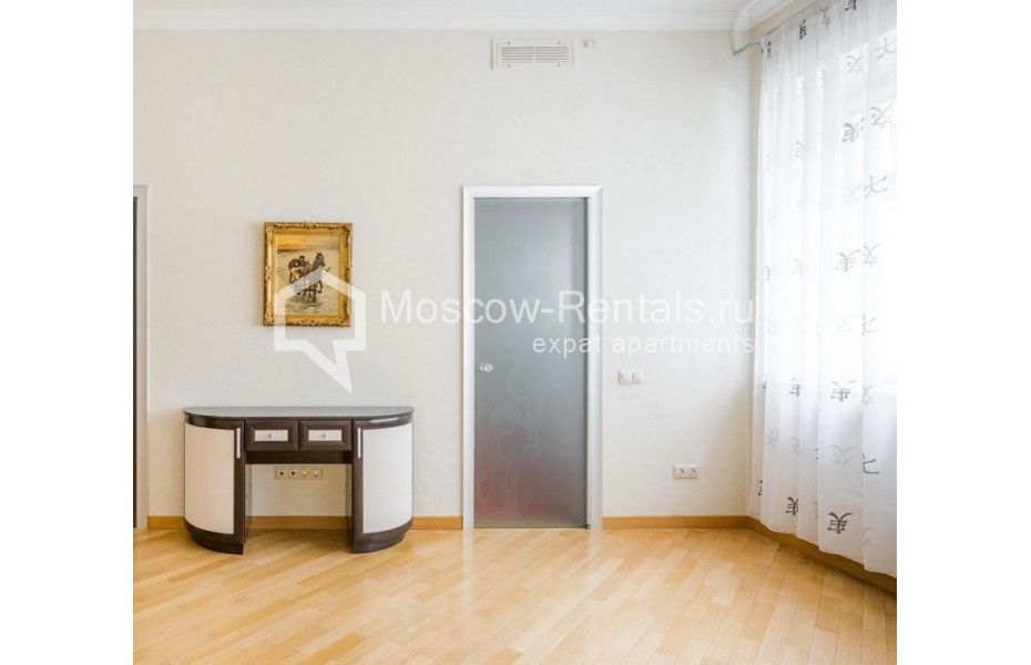 Photo #13 3-room (2 BR) apartment for <a href="http://moscow-rentals.ru/en/articles/long-term-rent" target="_blank">a long-term</a> rent
 in Russia, Moscow, Sivtesv Vrazhek lane, 14