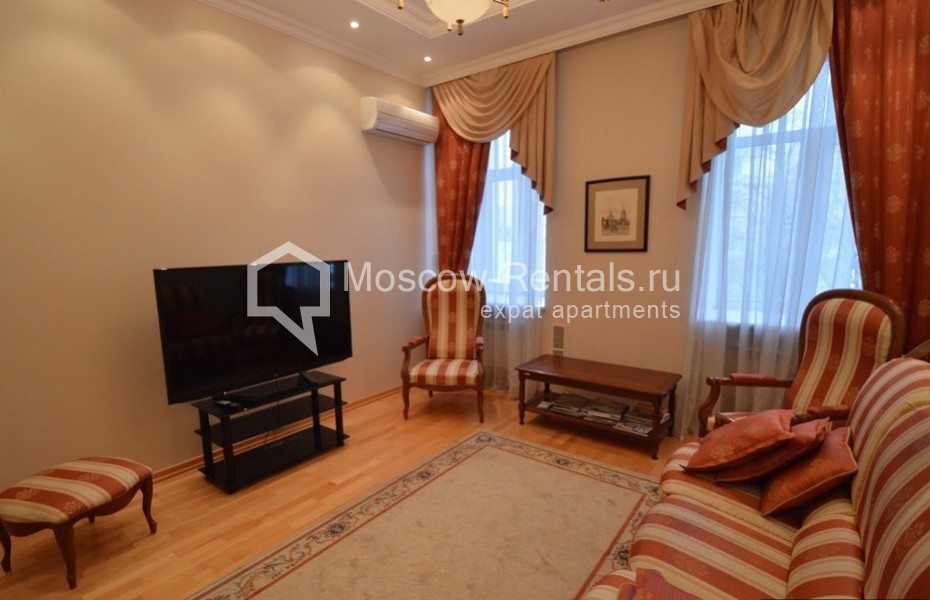 Photo #3 3-room (2 BR) apartment for <a href="http://moscow-rentals.ru/en/articles/long-term-rent" target="_blank">a long-term</a> rent
 in Russia, Moscow, Khlebny lane, 9