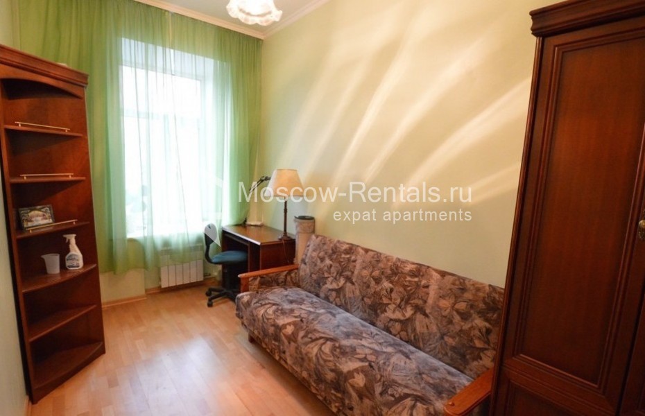 Photo #8 3-room (2 BR) apartment for <a href="http://moscow-rentals.ru/en/articles/long-term-rent" target="_blank">a long-term</a> rent
 in Russia, Moscow, Khlebny lane, 9
