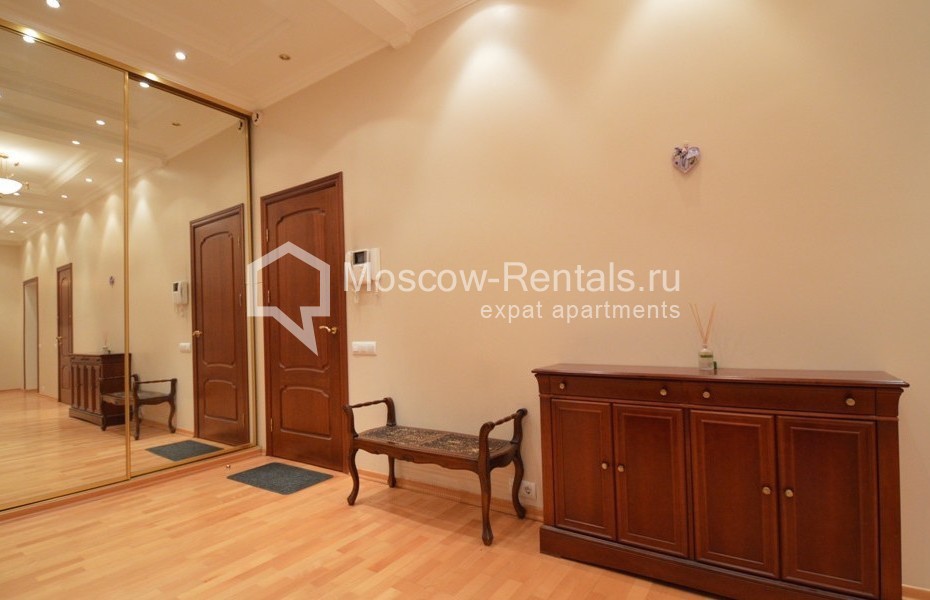 Photo #17 3-room (2 BR) apartment for <a href="http://moscow-rentals.ru/en/articles/long-term-rent" target="_blank">a long-term</a> rent
 in Russia, Moscow, Khlebny lane, 9