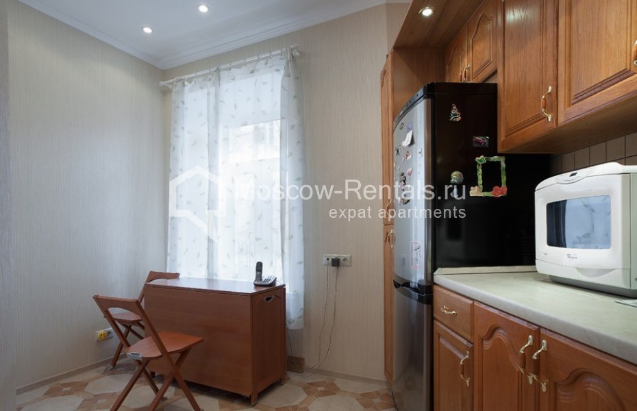 Photo #6 3-room (2 BR) apartment for <a href="http://moscow-rentals.ru/en/articles/long-term-rent" target="_blank">a long-term</a> rent
 in Russia, Moscow, Merzlyakovsky lane, 5/1
