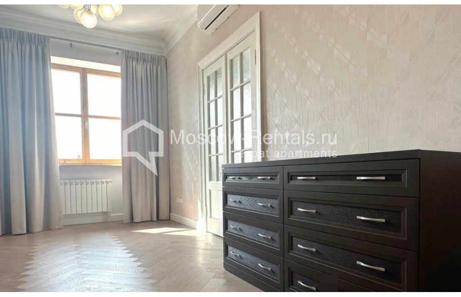 Photo #13 4-room (3 BR) apartment for <a href="http://moscow-rentals.ru/en/articles/long-term-rent" target="_blank">a long-term</a> rent
 in Russia, Moscow, Lavrushinskyi lane, 17С2