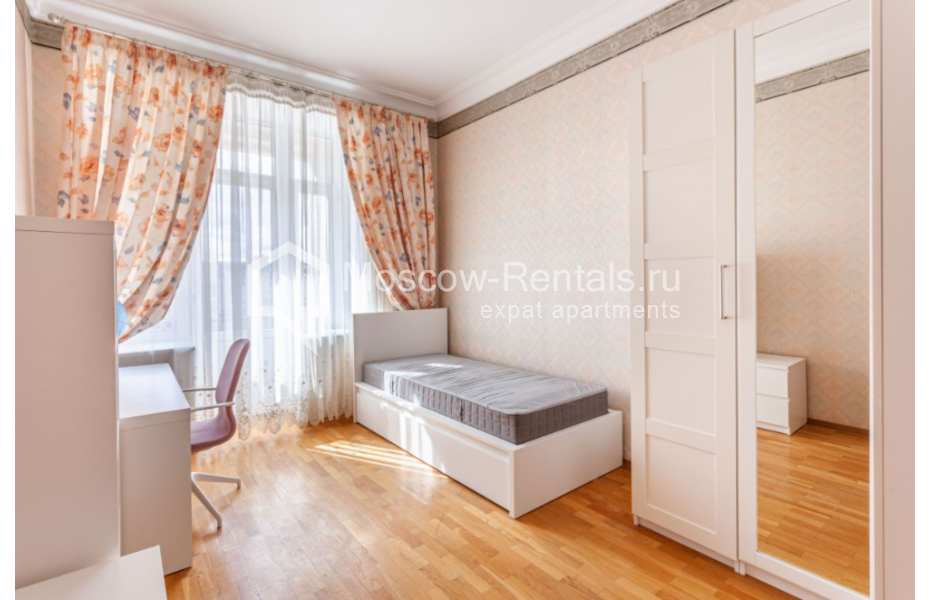 Photo #10 4-room (3 BR) apartment for <a href="http://moscow-rentals.ru/en/articles/long-term-rent" target="_blank">a long-term</a> rent
 in Russia, Moscow, Kotelnicheskaya emb, 1/15кА