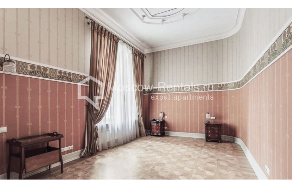 Photo #5 3-room (2 BR) apartment for <a href="http://moscow-rentals.ru/en/articles/long-term-rent" target="_blank">a long-term</a> rent
 in Russia, Moscow, Prechistenka str, 28