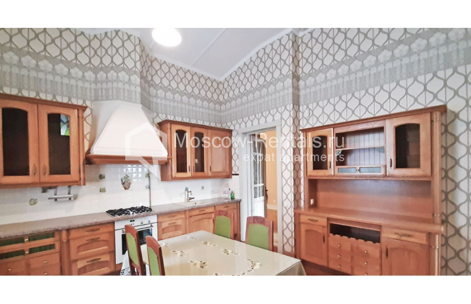 Photo #13 3-room (2 BR) apartment for <a href="http://moscow-rentals.ru/en/articles/long-term-rent" target="_blank">a long-term</a> rent
 in Russia, Moscow, Prechistenka str, 28