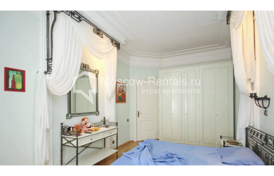 Photo #4 4-room (3 BR) apartment for <a href="http://moscow-rentals.ru/en/articles/long-term-rent" target="_blank">a long-term</a> rent
 in Russia, Moscow, Smolenskyi blv, 15