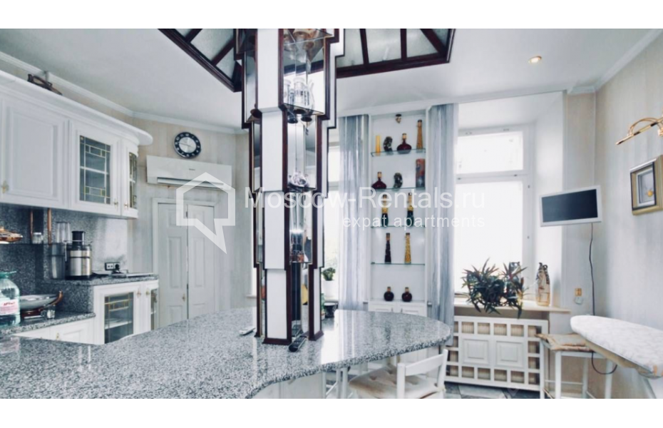 Photo #6 4-room (3 BR) apartment for <a href="http://moscow-rentals.ru/en/articles/long-term-rent" target="_blank">a long-term</a> rent
 in Russia, Moscow, Smolenskyi blv, 15