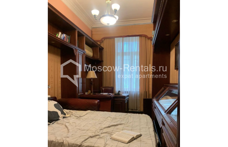 Photo #9 4-room (3 BR) apartment for <a href="http://moscow-rentals.ru/en/articles/long-term-rent" target="_blank">a long-term</a> rent
 in Russia, Moscow, Smolenskyi blv, 15