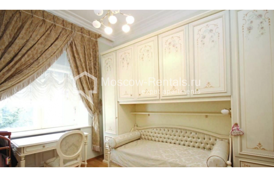 Photo #10 4-room (3 BR) apartment for <a href="http://moscow-rentals.ru/en/articles/long-term-rent" target="_blank">a long-term</a> rent
 in Russia, Moscow, Smolenskyi blv, 15