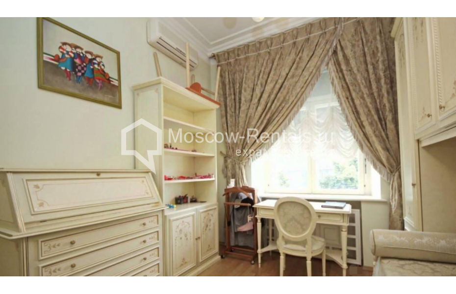 Photo #11 4-room (3 BR) apartment for <a href="http://moscow-rentals.ru/en/articles/long-term-rent" target="_blank">a long-term</a> rent
 in Russia, Moscow, Smolenskyi blv, 15