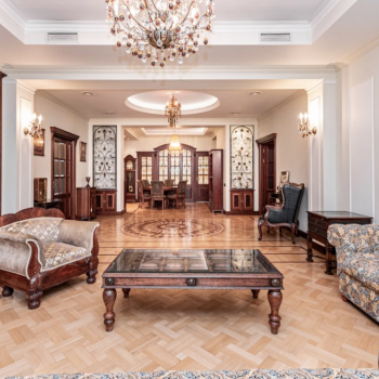Photo #1 4-room (3 BR) apartment for <a href="http://moscow-rentals.ru/en/articles/long-term-rent" target="_blank">a long-term</a> rent
 in Russia, Moscow, 1st Neopalimovskyi lane, 8