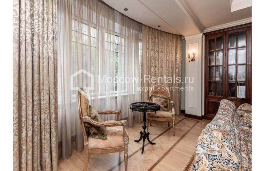 Photo #8 4-room (3 BR) apartment for <a href="http://moscow-rentals.ru/en/articles/long-term-rent" target="_blank">a long-term</a> rent
 in Russia, Moscow, 1st Neopalimovskyi lane, 8