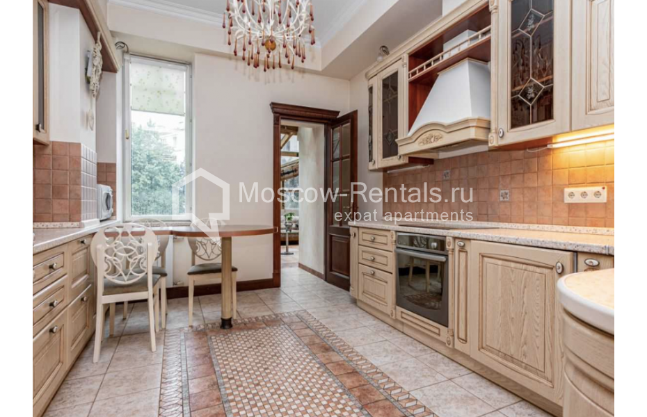 Photo #10 4-room (3 BR) apartment for <a href="http://moscow-rentals.ru/en/articles/long-term-rent" target="_blank">a long-term</a> rent
 in Russia, Moscow, 1st Neopalimovskyi lane, 8