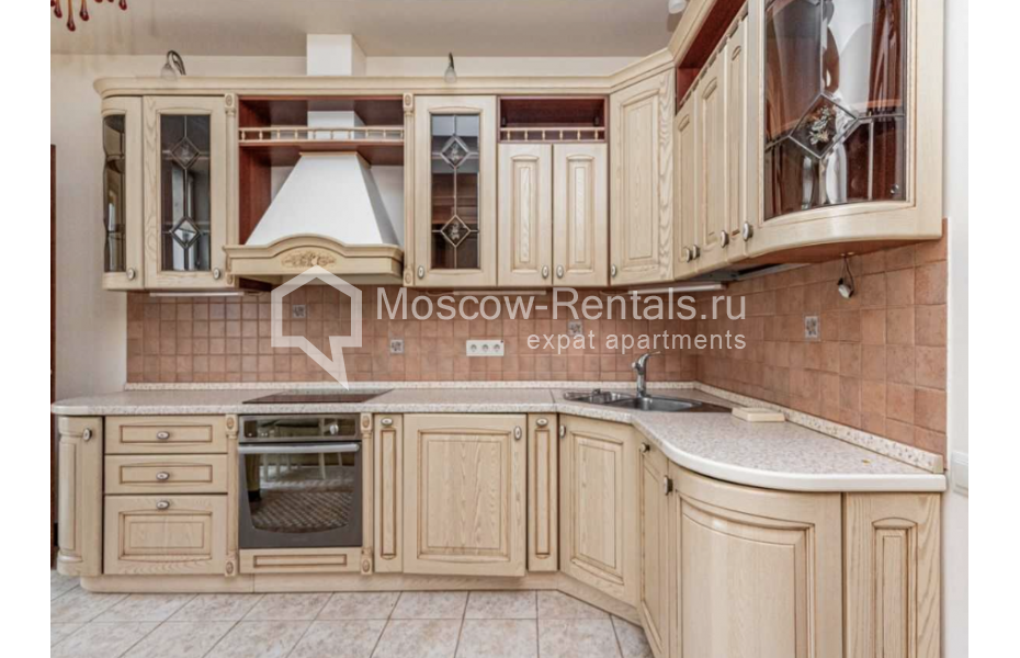 Photo #12 4-room (3 BR) apartment for <a href="http://moscow-rentals.ru/en/articles/long-term-rent" target="_blank">a long-term</a> rent
 in Russia, Moscow, 1st Neopalimovskyi lane, 8