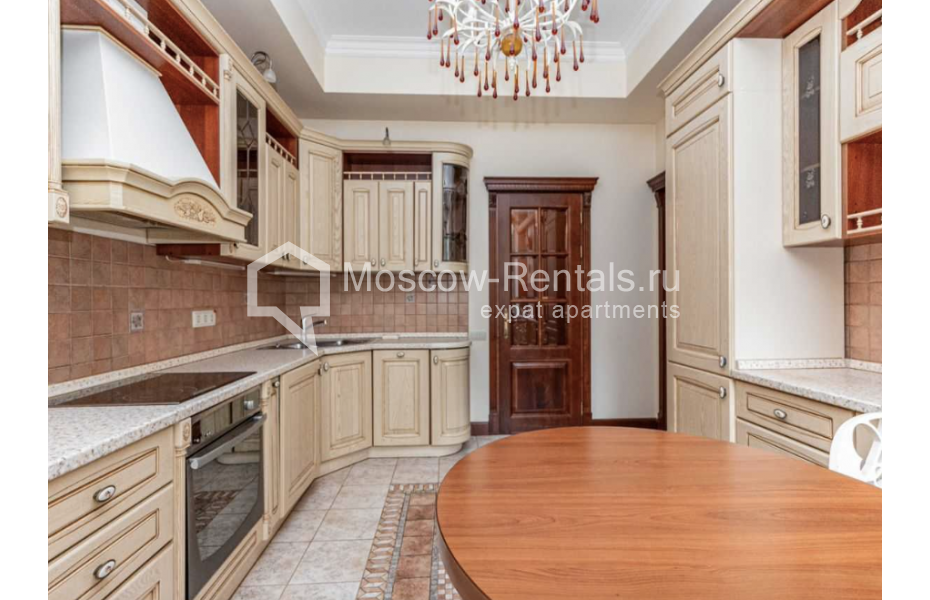 Photo #13 4-room (3 BR) apartment for <a href="http://moscow-rentals.ru/en/articles/long-term-rent" target="_blank">a long-term</a> rent
 in Russia, Moscow, 1st Neopalimovskyi lane, 8
