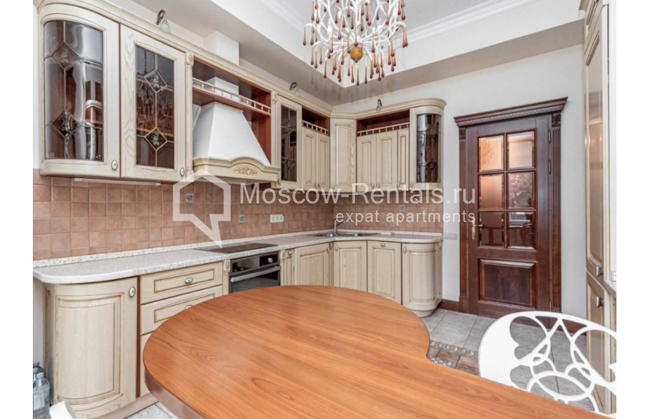 Photo #14 4-room (3 BR) apartment for <a href="http://moscow-rentals.ru/en/articles/long-term-rent" target="_blank">a long-term</a> rent
 in Russia, Moscow, 1st Neopalimovskyi lane, 8