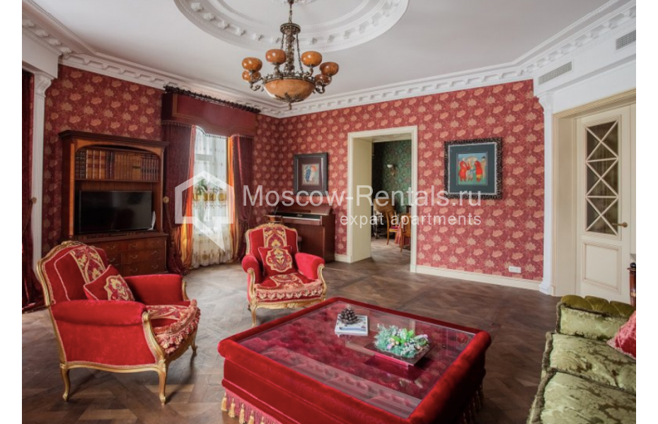 Photo #1 5-room (4 BR) apartment for <a href="http://moscow-rentals.ru/en/articles/long-term-rent" target="_blank">a long-term</a> rent
 in Russia, Moscow, Petrovskyi lane, 5с9