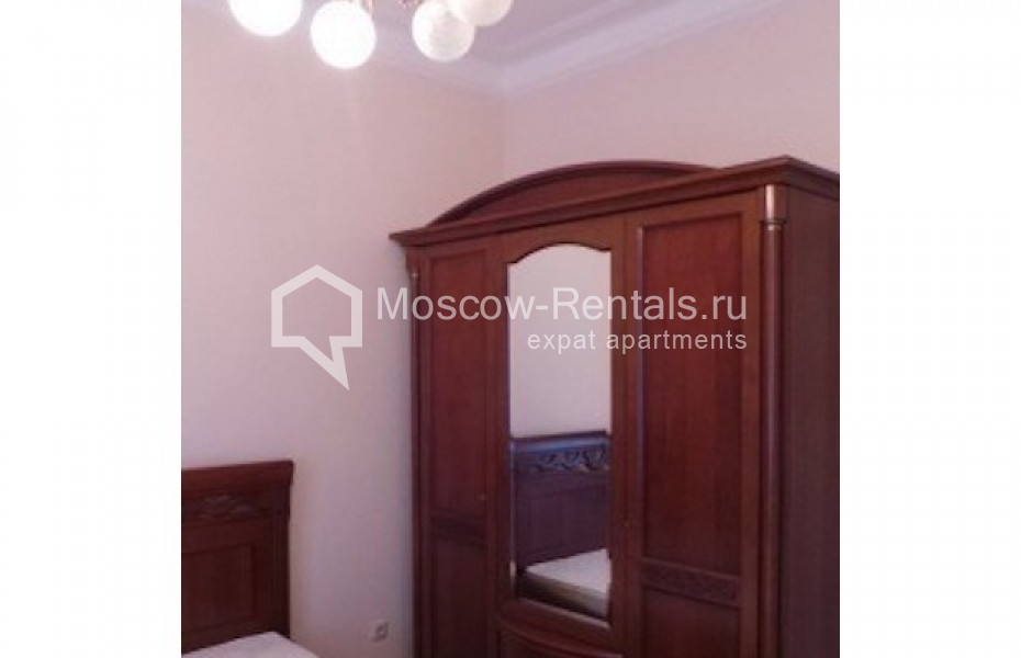 Photo #2 3-room (2 BR) apartment for <a href="http://moscow-rentals.ru/en/articles/long-term-rent" target="_blank">a long-term</a> rent
 in Russia, Moscow, Maly Palashesky lane, 2/8