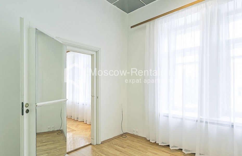 Photo #7 4-room (3 BR) apartment for <a href="http://moscow-rentals.ru/en/articles/long-term-rent" target="_blank">a long-term</a> rent
 in Russia, Moscow, Trekhprudny lane, 11/13С1