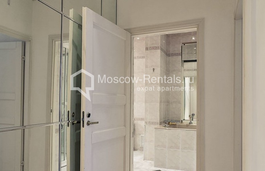 Photo #11 4-room (3 BR) apartment for <a href="http://moscow-rentals.ru/en/articles/long-term-rent" target="_blank">a long-term</a> rent
 in Russia, Moscow, Trekhprudny lane, 11/13С1