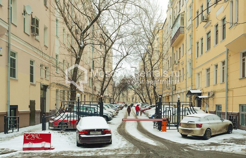 Photo #19 4-room (3 BR) apartment for <a href="http://moscow-rentals.ru/en/articles/long-term-rent" target="_blank">a long-term</a> rent
 in Russia, Moscow, Trekhprudny lane, 11/13С1