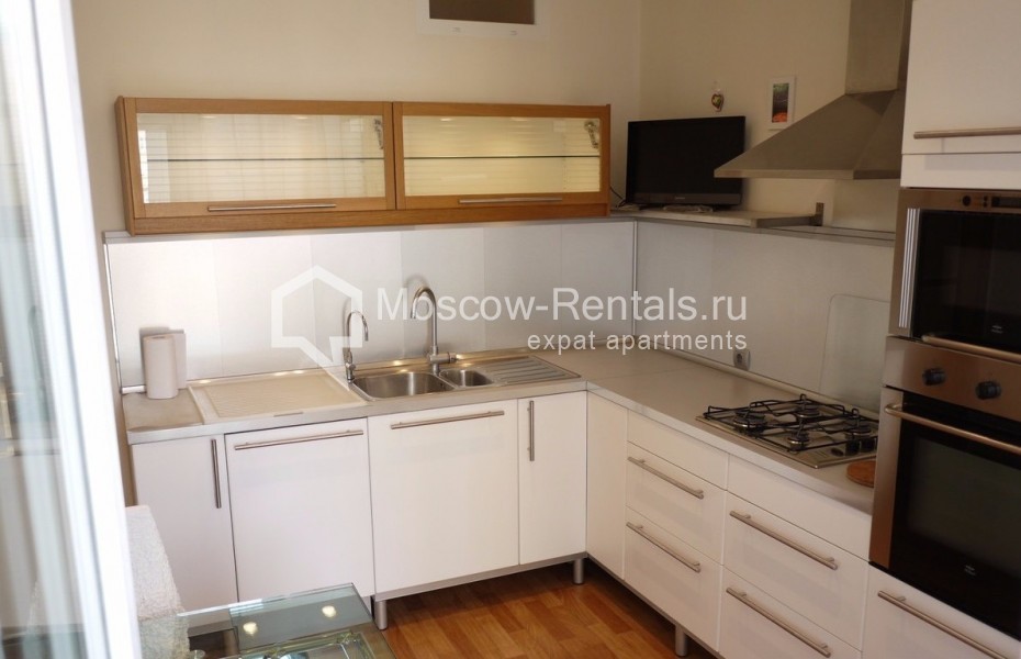 Photo #2 3-room (2 BR) apartment for <a href="http://moscow-rentals.ru/en/articles/long-term-rent" target="_blank">a long-term</a> rent
 in Russia, Moscow, Frunzenskaya emb, 32