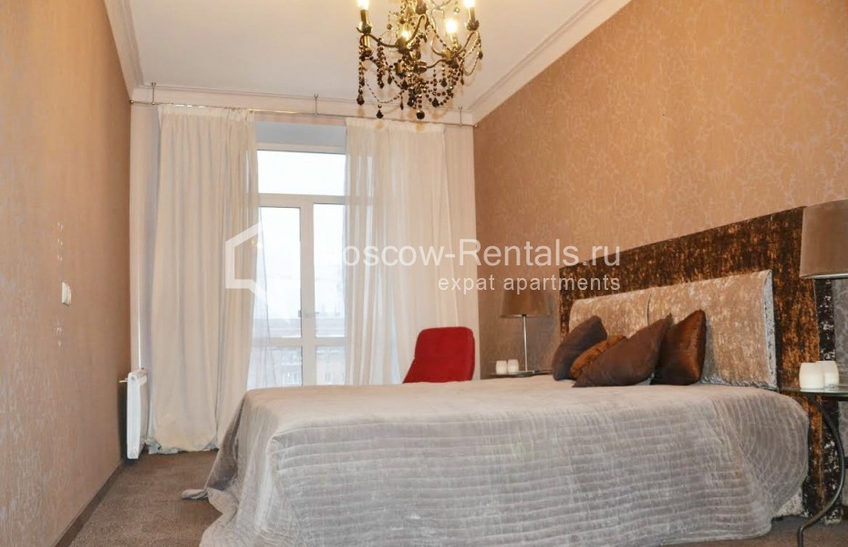 Photo #1 3-room (2 BR) apartment for <a href="http://moscow-rentals.ru/en/articles/long-term-rent" target="_blank">a long-term</a> rent
 in Russia, Moscow, Komsomolsky prosp, 45