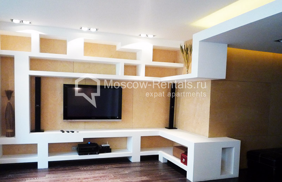 Photo #3 2-room (1 BR) apartment for <a href="http://moscow-rentals.ru/en/articles/long-term-rent" target="_blank">a long-term</a> rent
 in Russia, Moscow, Shabolovka str, 10