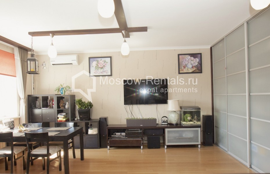 Photo #1 5-room (4 BR) apartment for <a href="http://moscow-rentals.ru/en/articles/long-term-rent" target="_blank">a long-term</a> rent
 in Russia, Moscow, Zoi and Alexandra Kosmodemyanskikh, 42