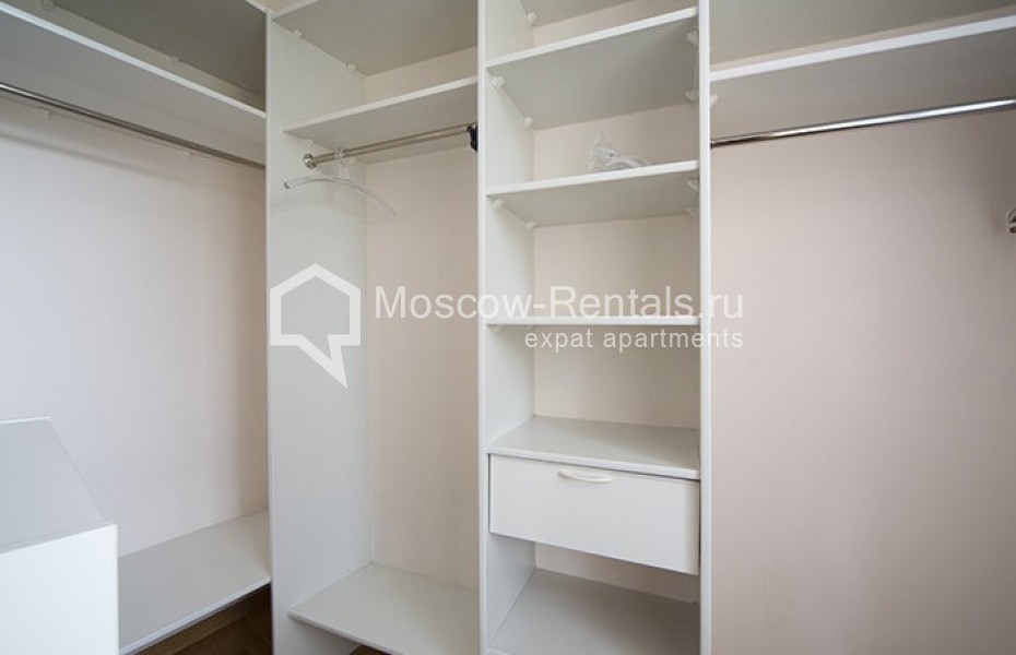 Photo #8 4-room (3 BR) apartment for <a href="http://moscow-rentals.ru/en/articles/long-term-rent" target="_blank">a long-term</a> rent
 in Russia, Moscow, Prechistenka, 30/2