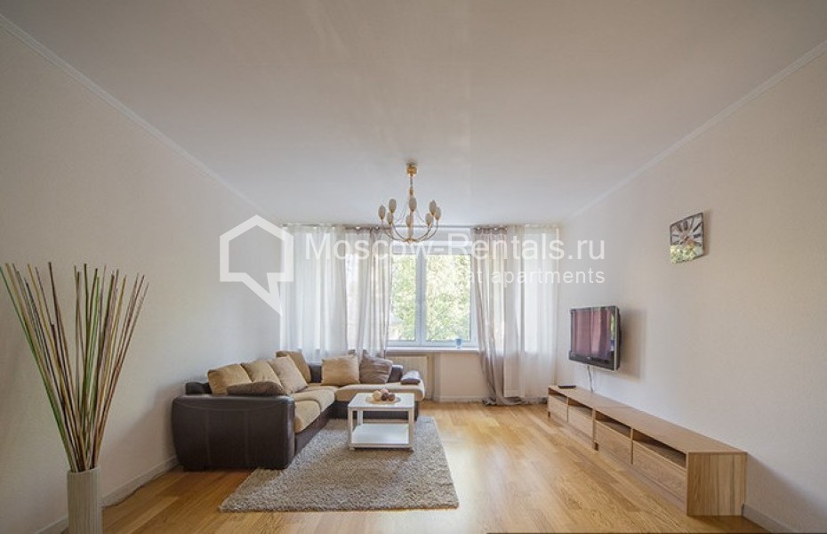 Photo #2 4-room (3 BR) apartment for <a href="http://moscow-rentals.ru/en/articles/long-term-rent" target="_blank">a long-term</a> rent
 in Russia, Moscow, Prechistenka, 30/2