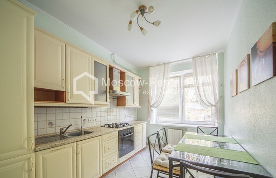 Photo #1 4-room (3 BR) apartment for <a href="http://moscow-rentals.ru/en/articles/long-term-rent" target="_blank">a long-term</a> rent
 in Russia, Moscow, Prechistenka, 30/2