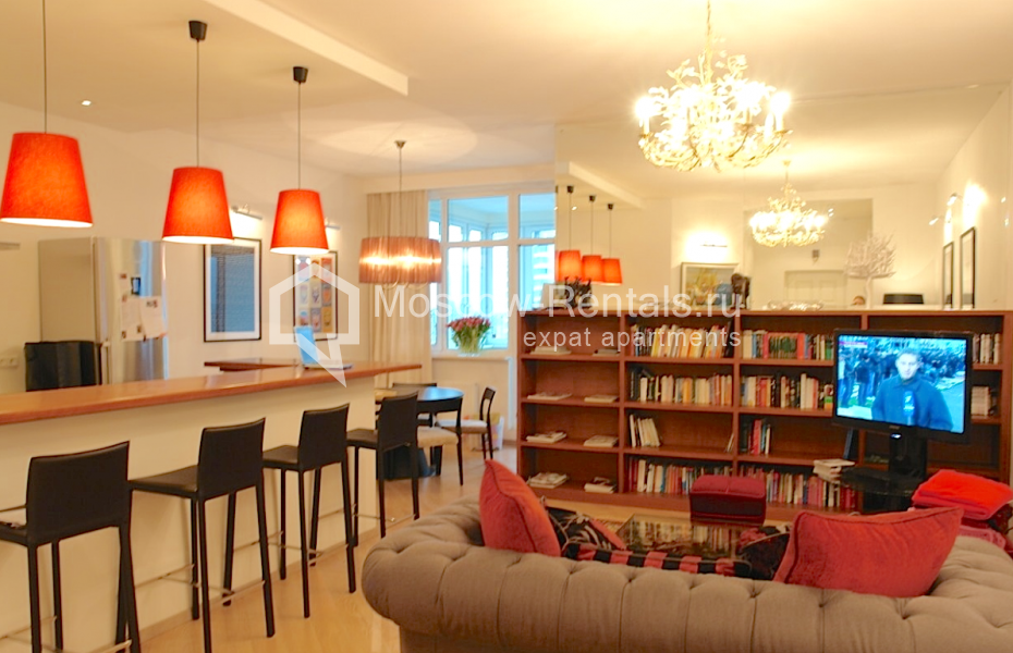 Photo #1 2-room (1 BR) apartment for <a href="http://moscow-rentals.ru/en/articles/long-term-rent" target="_blank">a long-term</a> rent
 in Russia, Moscow, Shabolovka str, 10 bld 1