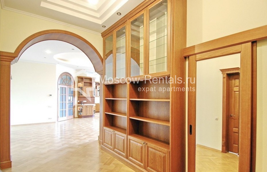 Photo #2 6-room (5 BR) apartment for <a href="http://moscow-rentals.ru/en/articles/long-term-rent" target="_blank">a long-term</a> rent
 in Russia, Moscow, Gusyatnikov lane,13/3