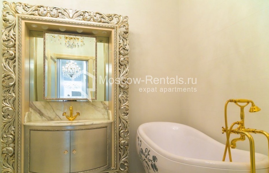 Photo #2 5-room (4 BR) apartment for <a href="http://moscow-rentals.ru/en/articles/long-term-rent" target="_blank">a long-term</a> rent
 in Russia, Moscow, Stoleshnikov lane, 9С1