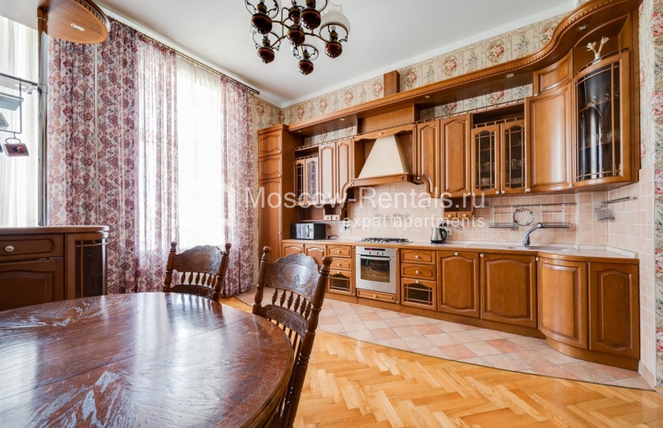 Photo #5 5-room (4 BR) apartment for <a href="http://moscow-rentals.ru/en/articles/long-term-rent" target="_blank">a long-term</a> rent
 in Russia, Moscow, Petrovka str, 17