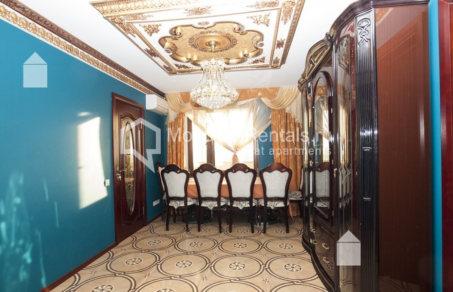 Photo #7 4-room (3 BR) apartment for <a href="http://moscow-rentals.ru/en/articles/long-term-rent" target="_blank">a long-term</a> rent
 in Russia, Moscow, Smolensky blv, 6-8