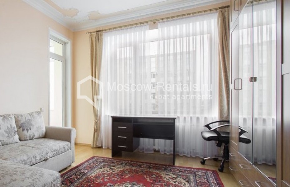 Photo #3 4-room (3 BR) apartment for <a href="http://moscow-rentals.ru/en/articles/long-term-rent" target="_blank">a long-term</a> rent
 in Russia, Moscow, Alexandra Nevskogo str, 19-25