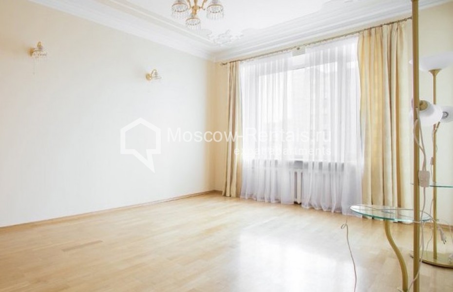 Photo #4 4-room (3 BR) apartment for <a href="http://moscow-rentals.ru/en/articles/long-term-rent" target="_blank">a long-term</a> rent
 in Russia, Moscow, Alexandra Nevskogo str, 19-25