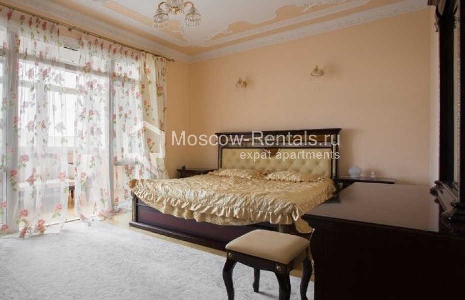 Photo #2 4-room (3 BR) apartment for <a href="http://moscow-rentals.ru/en/articles/long-term-rent" target="_blank">a long-term</a> rent
 in Russia, Moscow, Alexandra Nevskogo str, 19-25