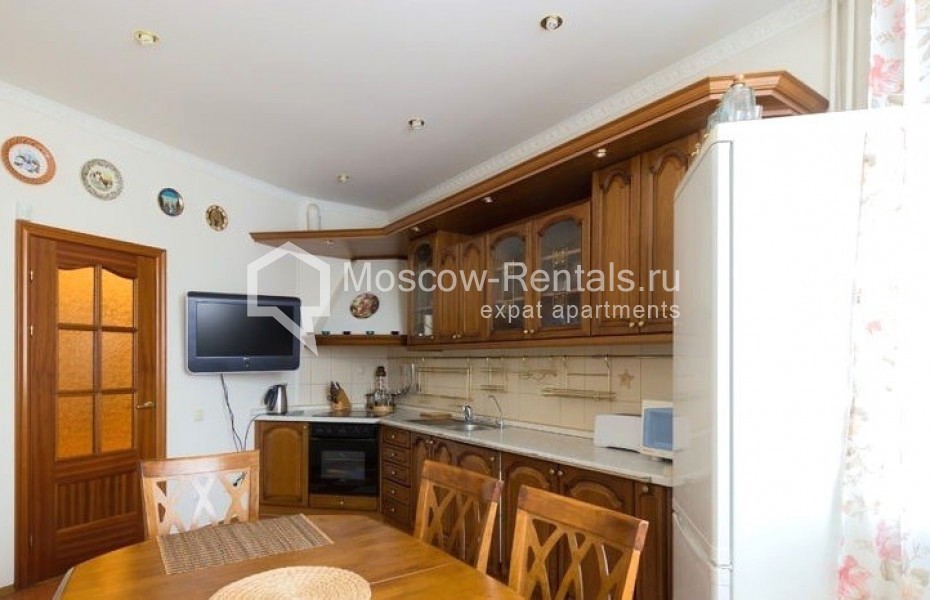 Photo #3 4-room (3 BR) apartment for <a href="http://moscow-rentals.ru/en/articles/long-term-rent" target="_blank">a long-term</a> rent
 in Russia, Moscow, Gilyarovskogo str,  4bld1